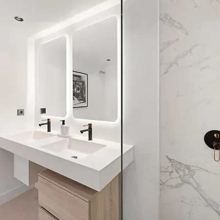 5 Bedroom Luxury W Pool, Garage And Amazing Views 马尔韦利亚