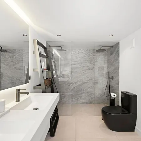 Apartment 5 Bedroom Luxury W Pool, Garage And Amazing Views