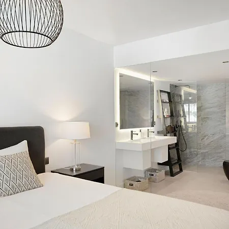 5 Bedroom Luxury W Pool, Garage And Amazing Views Apartment *