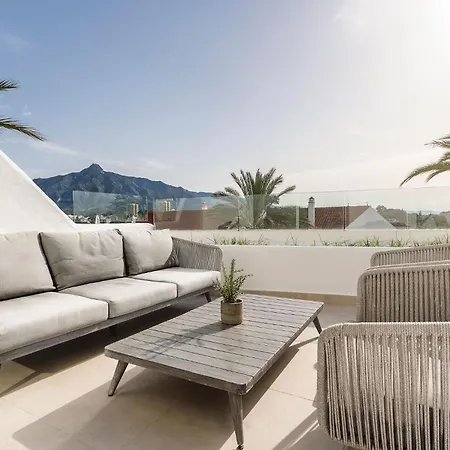 5 Bedroom Luxury W Pool, Garage And Amazing Views Apartment *