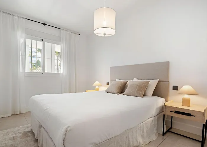 5 Bedroom Luxury W Pool, Garage And Amazing Views Apartment Marbella