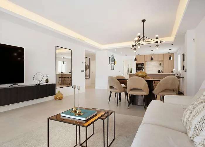5 Bedroom Luxury W Pool, Garage And Amazing Views Apartment