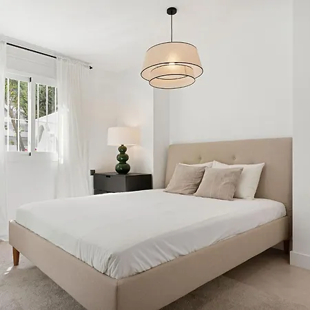 5 Bedroom Luxury W Pool, Garage And Amazing Views Apartment *