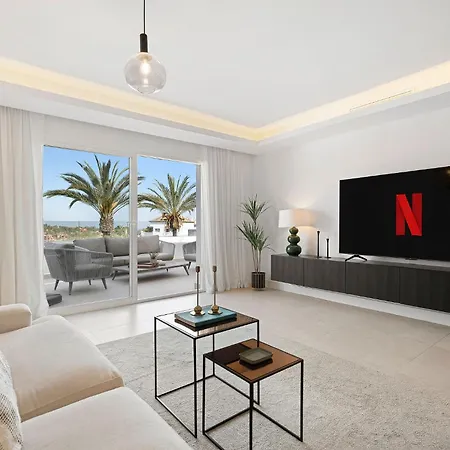 Apartment 5 Bedroom Luxury W Pool, Garage And Amazing Views *